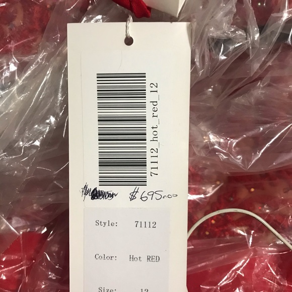 Red Grad/Prom Dress - Picture 2 of 3